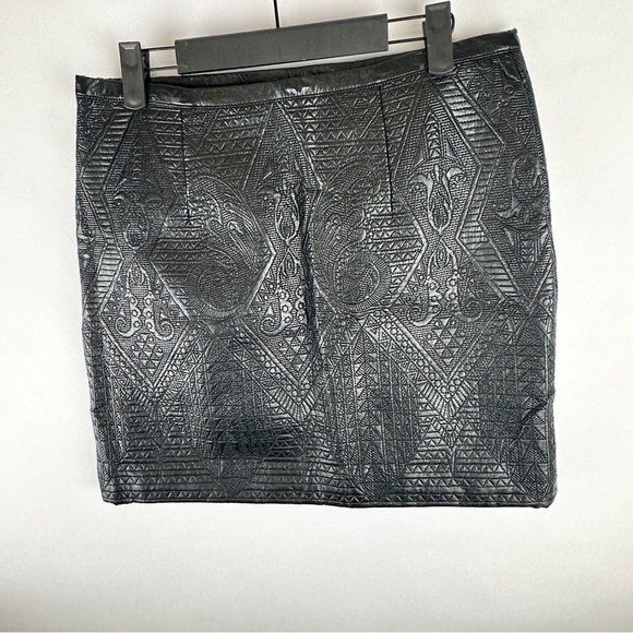 Black Textured Skirt | US Size Medium - Picture 3 of 7